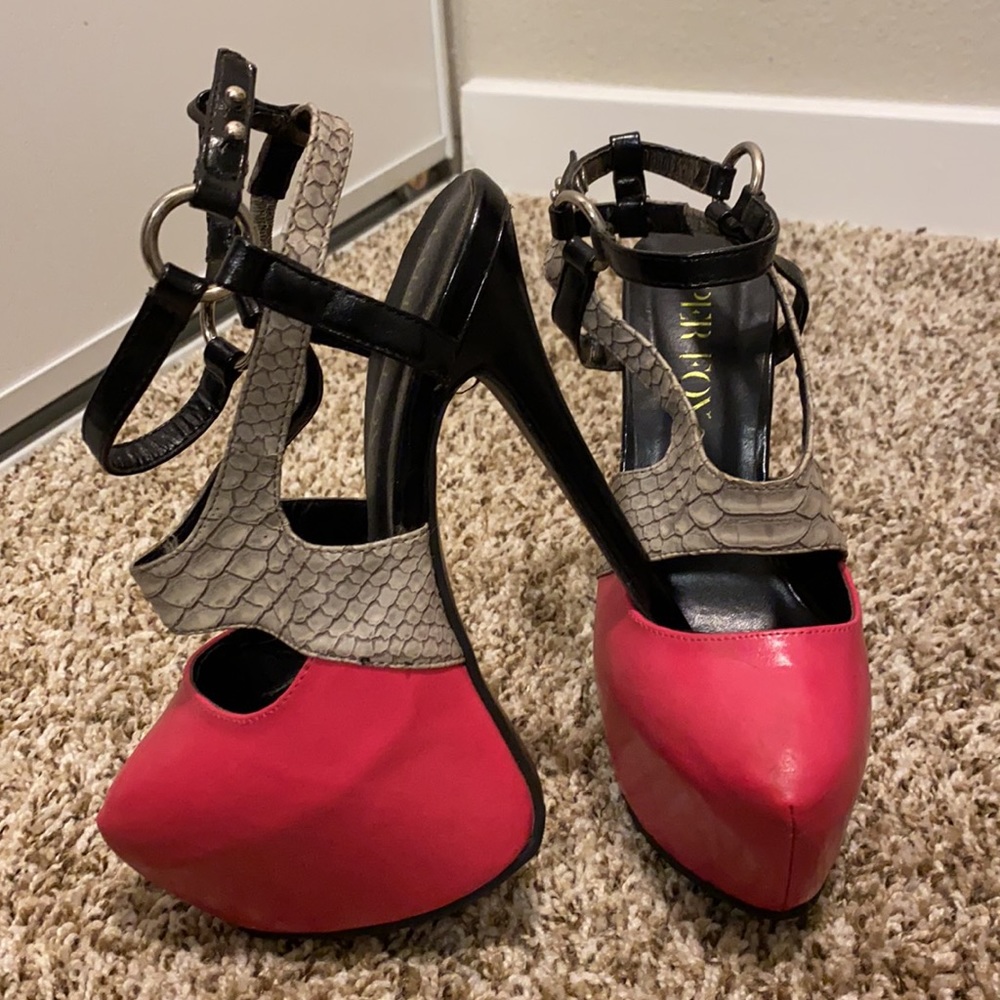 Heels - Picture 2 of 4